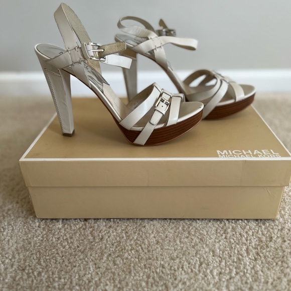 Michael Kors platform heels - Picture 3 of 3
